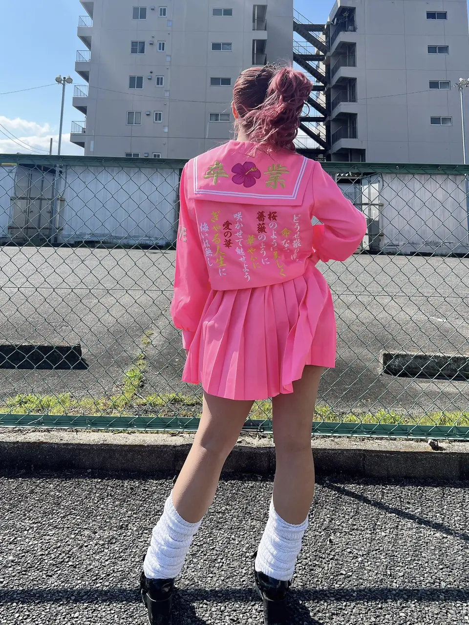 日本3月畢業季，自稱「小學生辣妹」的Rumina於X平台分享亮粉畢業照，12歲的她外型成熟驚呆網友，其年齡反差過去也曾引發話題。（來源：rumina_510@X）