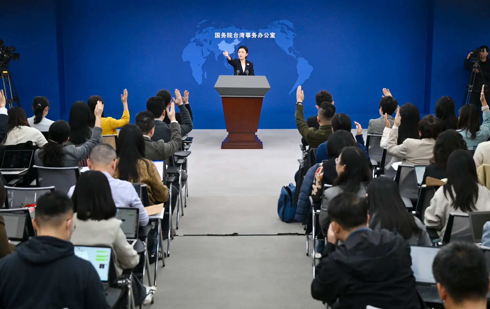 11月5日，國台辦發言人張晗邀請記者提問。（新華社）