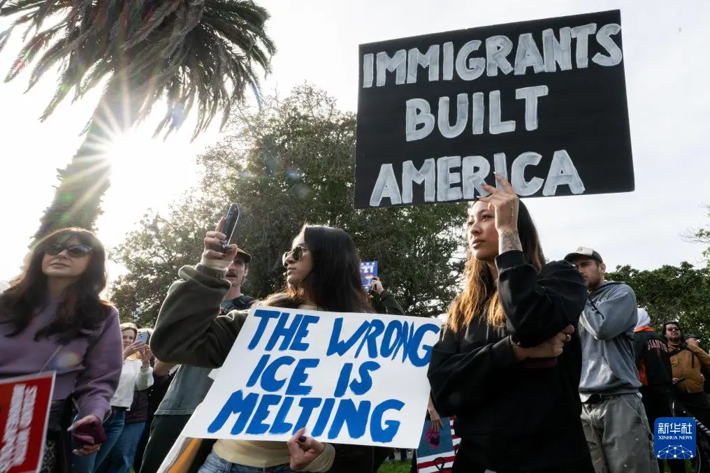 1月30日，人們在美國加利福尼亞州舊金山參加示威游行。新華社