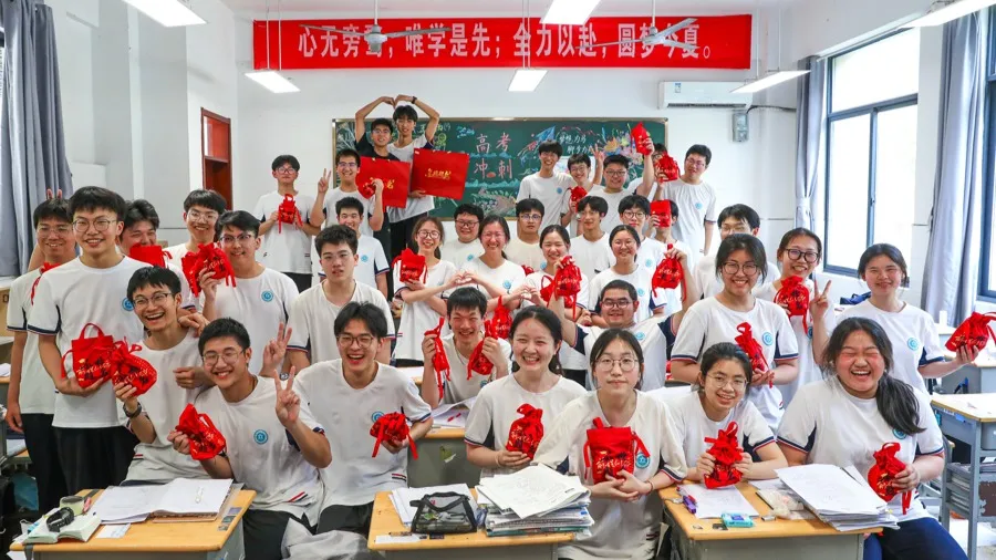 2026 內地高考報名人數 1290 萬連跌兩年緣由解析 適齡生源、職教分流、復讀減少三大因素的封面圖片
