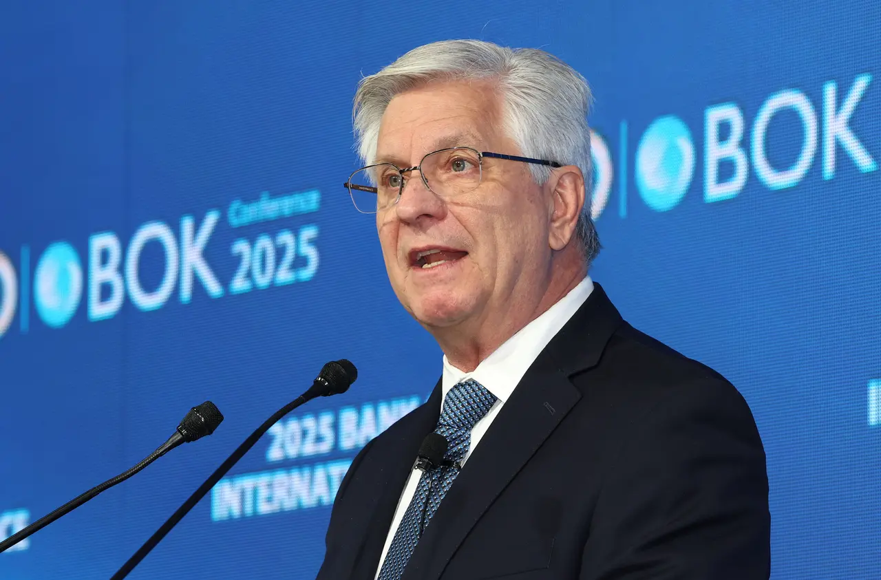 聯儲局內部對減息共識漸成。下屆主席熱門人選、儲局理事沃勒明確支持 10 月減息 0.25 厘，主張以「小步調整」策略應對經濟矛盾。​(圖： 網絡翻攝)