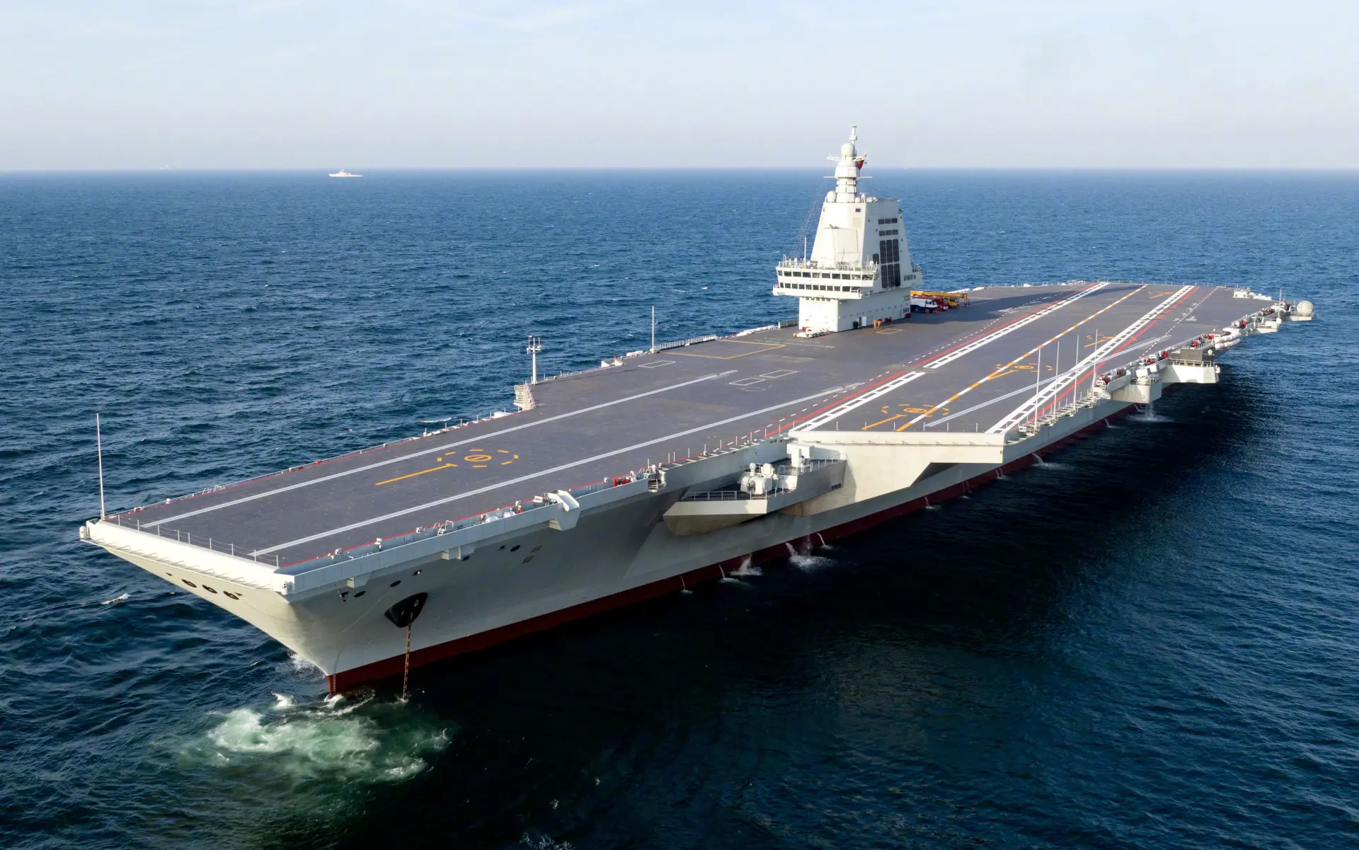 對中國而言，福建艦的啟航是起點而非終點。(新華社)