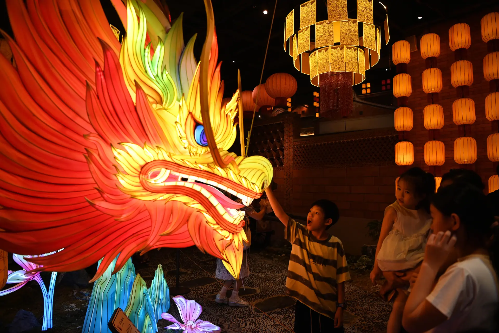 由此看到這些戰略並非是要推翻西方的體系，而是要建立一個與西方平行、更加包容的新框架，平衡西方現有體系的壟斷。