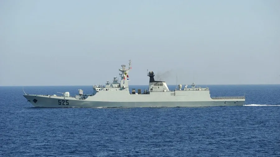 「邯鄲艦」抵近美菲軍演 掀炮衣驅逐「黑鷹」的封面圖片