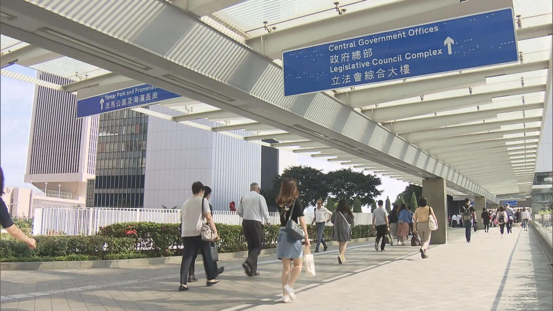 建築、測量、都市規劃及園境界議員謝偉銓認為，部門首長責任制和公務員評核機制要做到賞罰分明和公平公正，避免滋生「擦鞋文化」。(圖片：視頻翻攝)