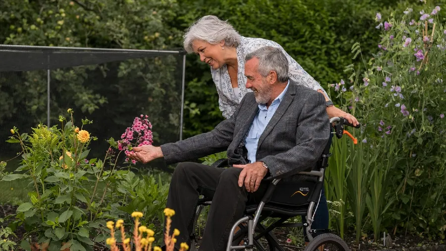 美國77歲翁患失智忘已婚39年！執著向愛妻再求婚，細節太好哭的封面圖片