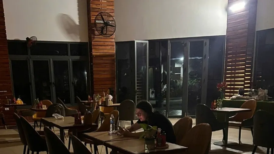 富國島大停電引旅遊業震盪 數萬人遭停水斷電苦等復電 港人熱門景點遇難題的封面圖片