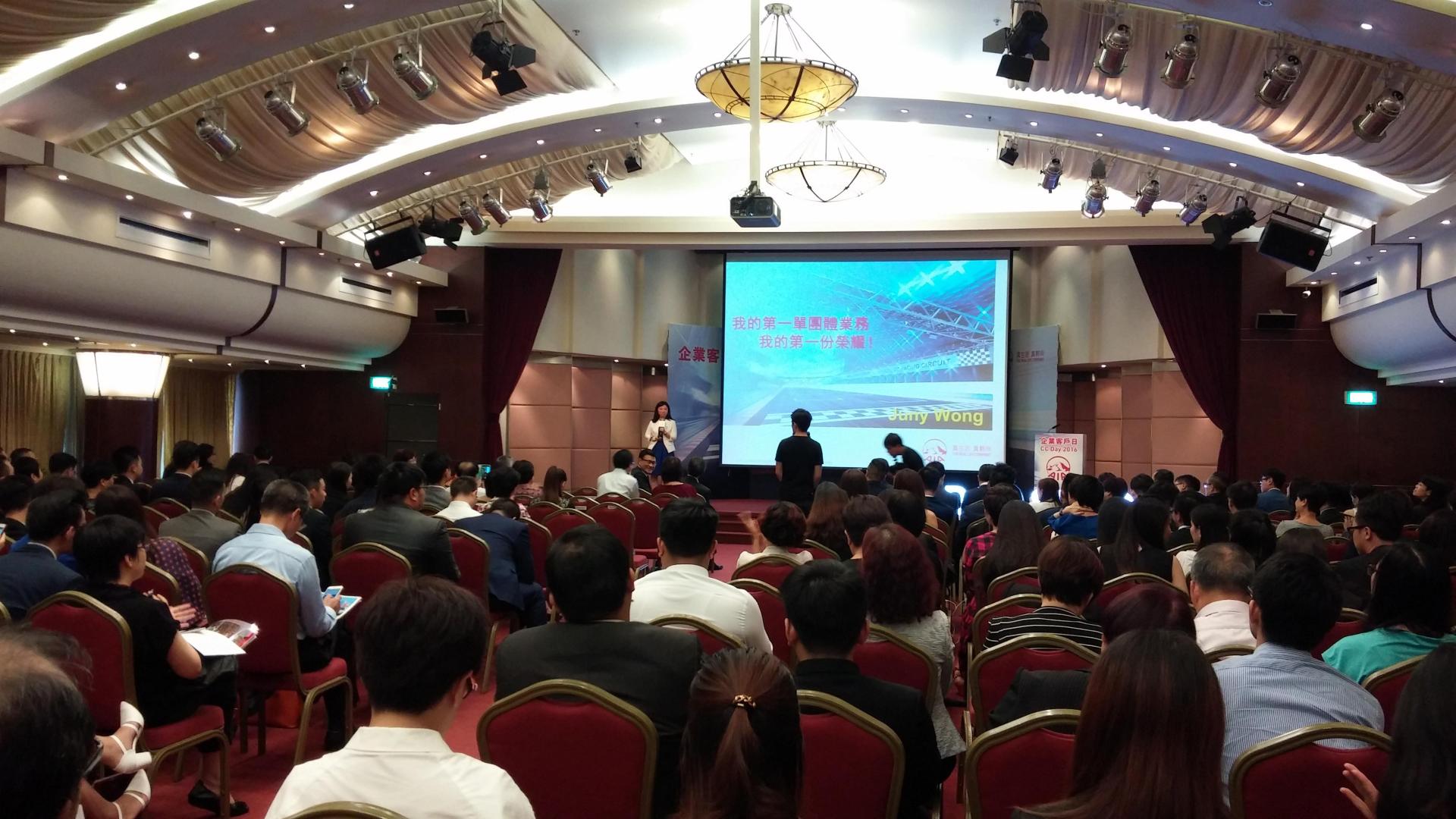 很開心很多同事到場支持