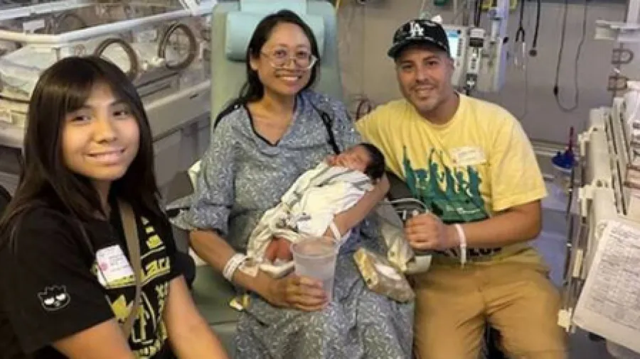 預備切囊腫卻迎來寶寶！41歲護士的「意外好孕」寫下醫學神話的封面圖片