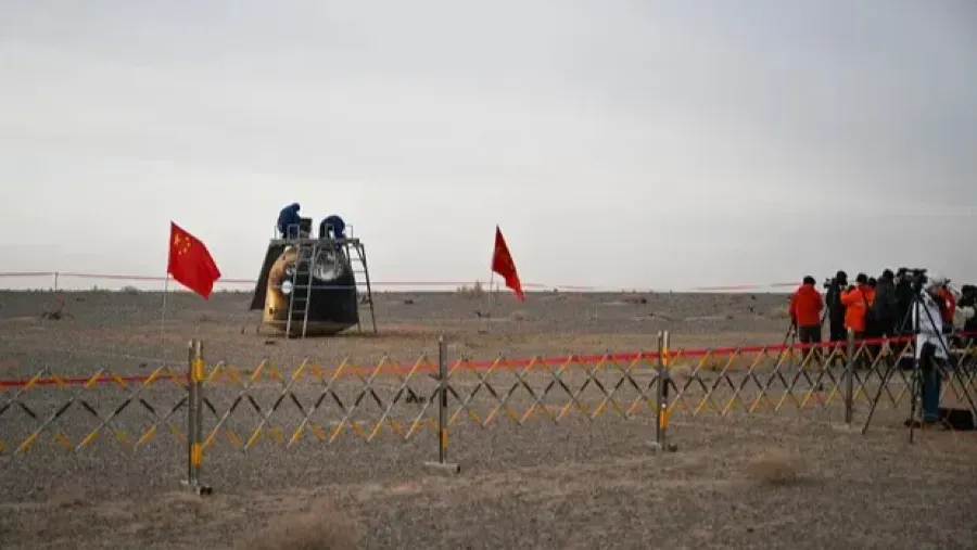 神二十遭空間碎片撞擊後無人著陸 東風著陸場返回任務圓滿完成的封面圖片