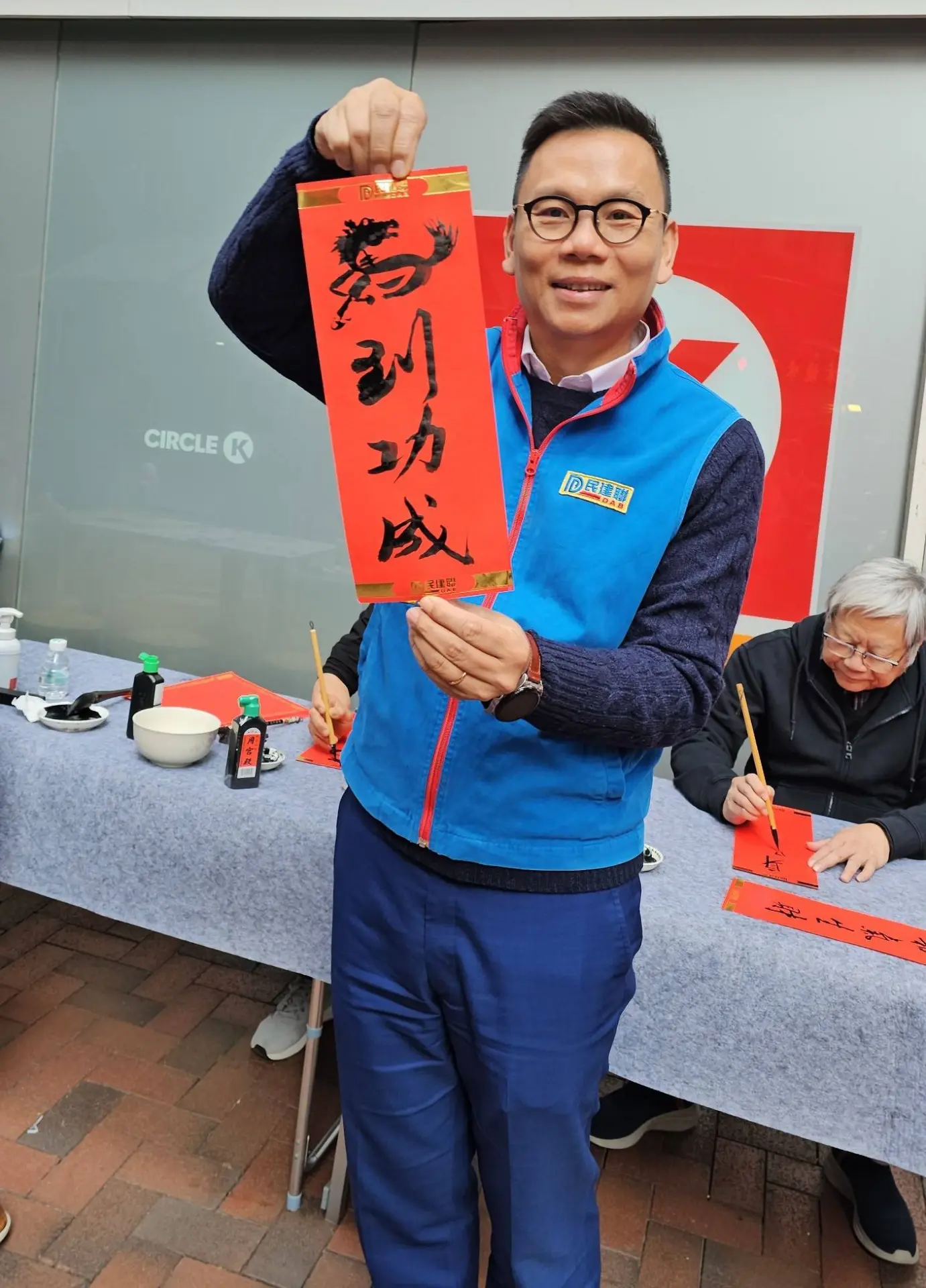 民建聯議員陳恒鑌表示，若政府有盈餘，拿出8億至10億元推出抽獎式電子消費券，即可帶動市道暢旺，具體建議消費者周一至周五在港消費指定金額可獲抽獎機會，中獎券須於當周周六日使用，重點支援餐飲零售行業。(圖：陳恒鑌@FB)