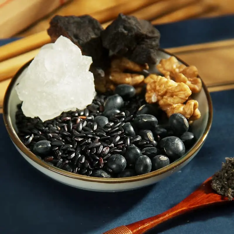 黑豆配核桃超實用！核桃的鈣、磷、鎂能強骨骼，黑豆蛋白加核桃脂肪，還能補充腦力、恢復活力。（示意圖來源：網絡）