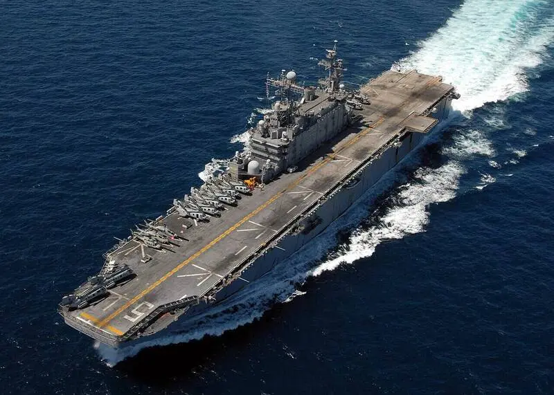 美軍除役4萬噸級「貝里琉號」兩棲突擊艦，有可能成為2026年環太平洋軍演靶船。（美國海軍官網）