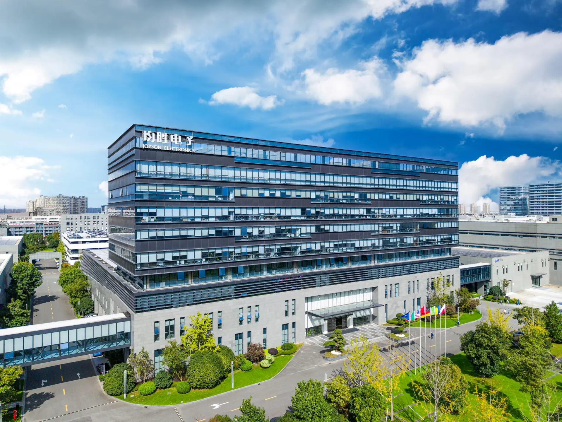 全球領先的智能汽車科技解決方案提供商均勝電子,正式啟動香港首次公開募股(IPO),新上市編號為「00699」。根據招股計畫,公司將發行 1.55 億股 H 股。(圖:網絡翻攝)