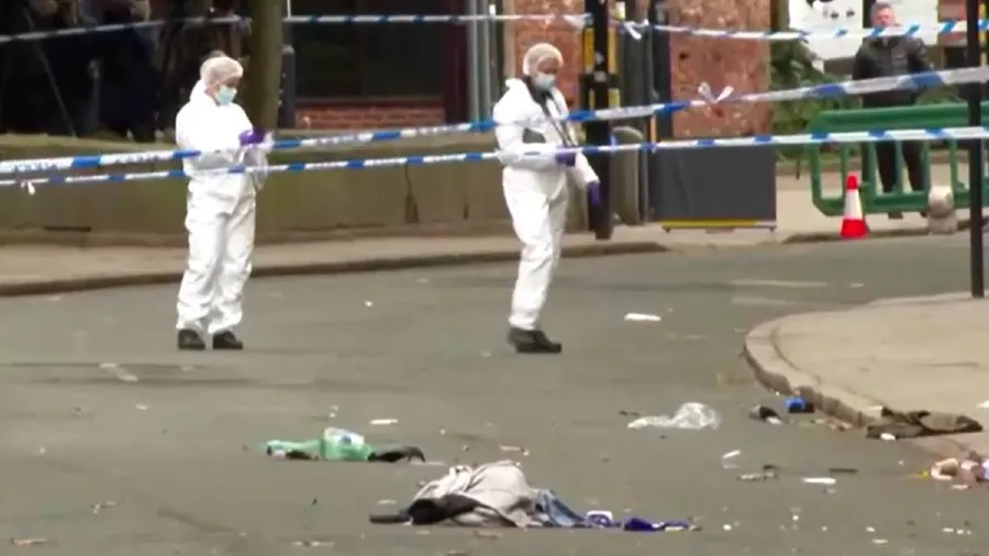 英國德比郡30多歲印度裔男子駕車撞翻路人，7人重傷送醫無生命危險的封面圖片