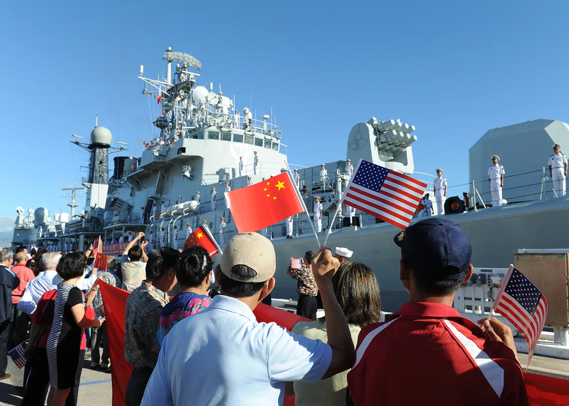中國海軍除了在大陸沿岸有大量火箭軍的導彈和空軍戰鬥機支援第一島鏈的「反介入 / 區域拒止 A2 / AD」的海上優勢外。(圖：網絡翻攝)