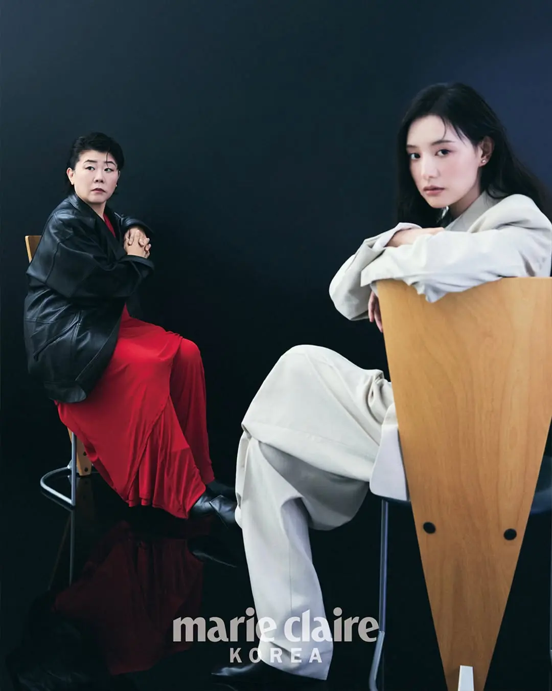 金智媛與李姃垠的搭檔組合成為最大亮點，兩人為劇情合拍《Marie Claire Korea》畫報，酷颯造型氣場滿滿，話題度十足。(圖：《Marie Claire Korea》畫報)