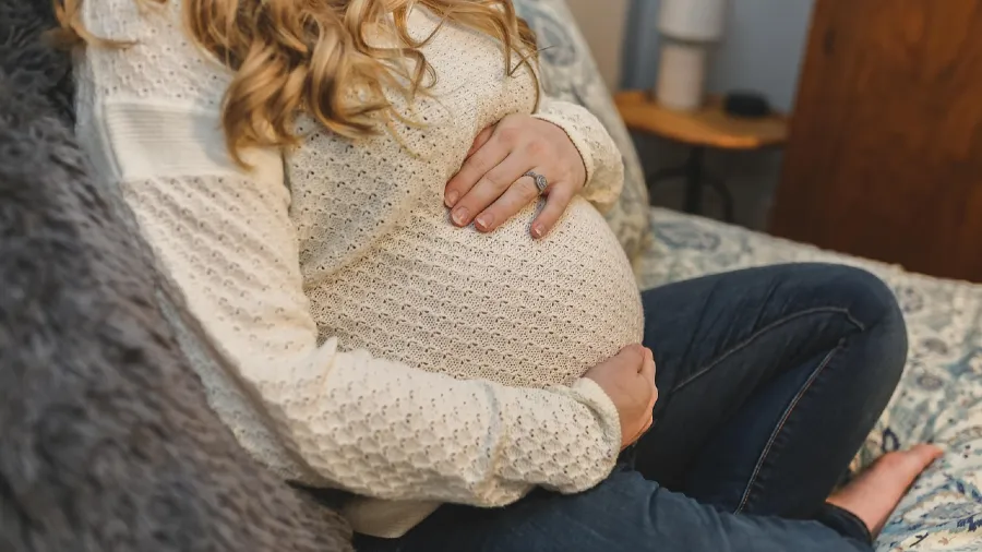 英國女子與孖生兄弟短時間內發生關係誕子！生父成謎DNA也無力回天？的封面圖片