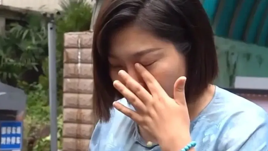 《消失的她》原型王暖暖離婚案開庭：泰國服刑夫視訊出庭，夫家索 3000 萬封口費的封面圖片