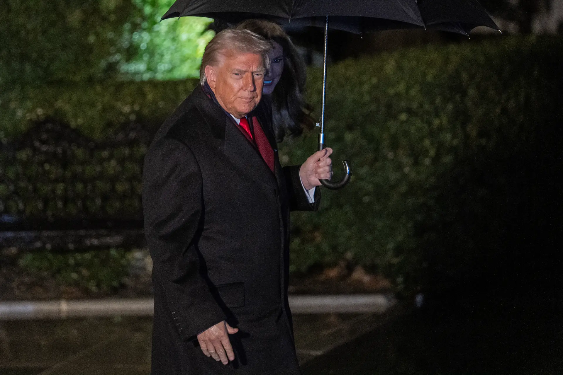 特朗普喊出「美國優先」，想把製造業找回來，但這絕不是喊口號就能實現。而是背後需要大量紮實的準備工作。(圖：新華社)