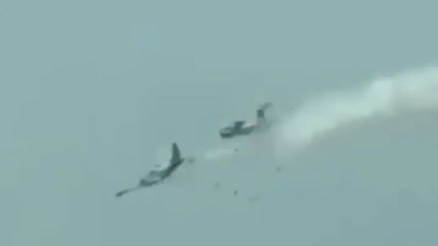 菲律賓空軍兩架軍機訓練飛行時相撞 據報4名飛行員全部遇難的封面圖片