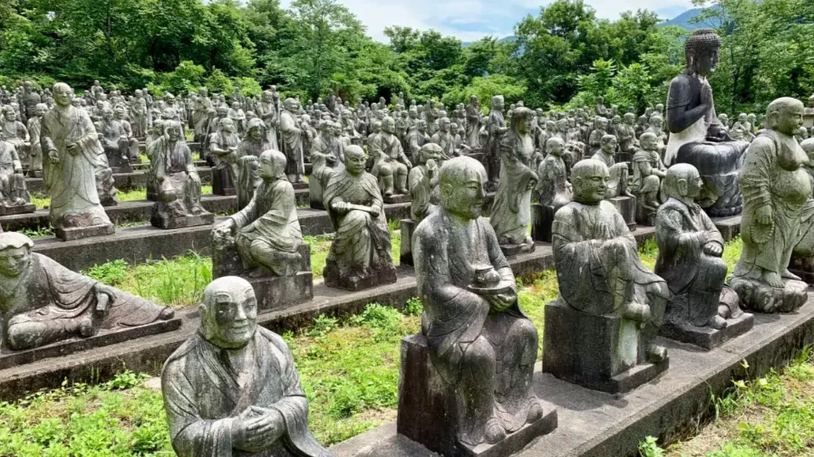 日本富山石佛之森1300尊石像，為何獨特石雕正面臨消失危機？的封面圖片