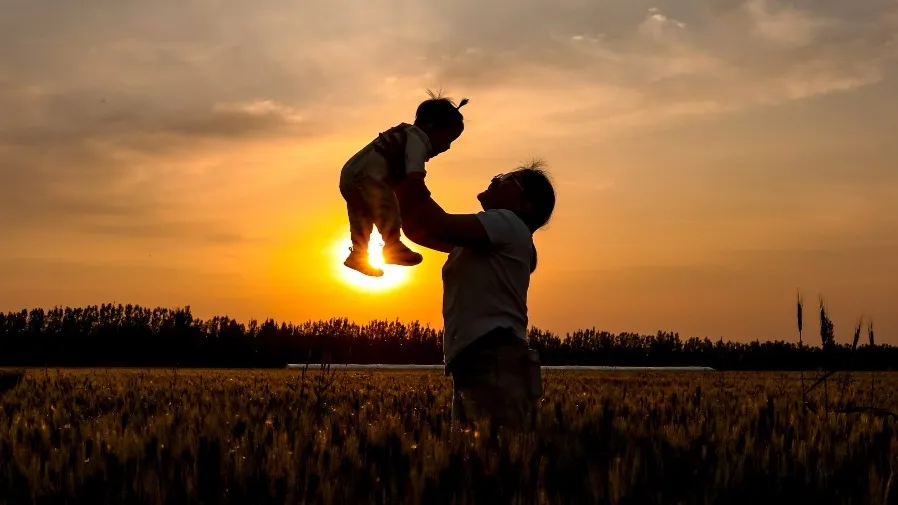 香港侍產假僅 5 天遠不夠,建議至少延至 7 天,搭配 18 周產假更顯溫度的封面圖片