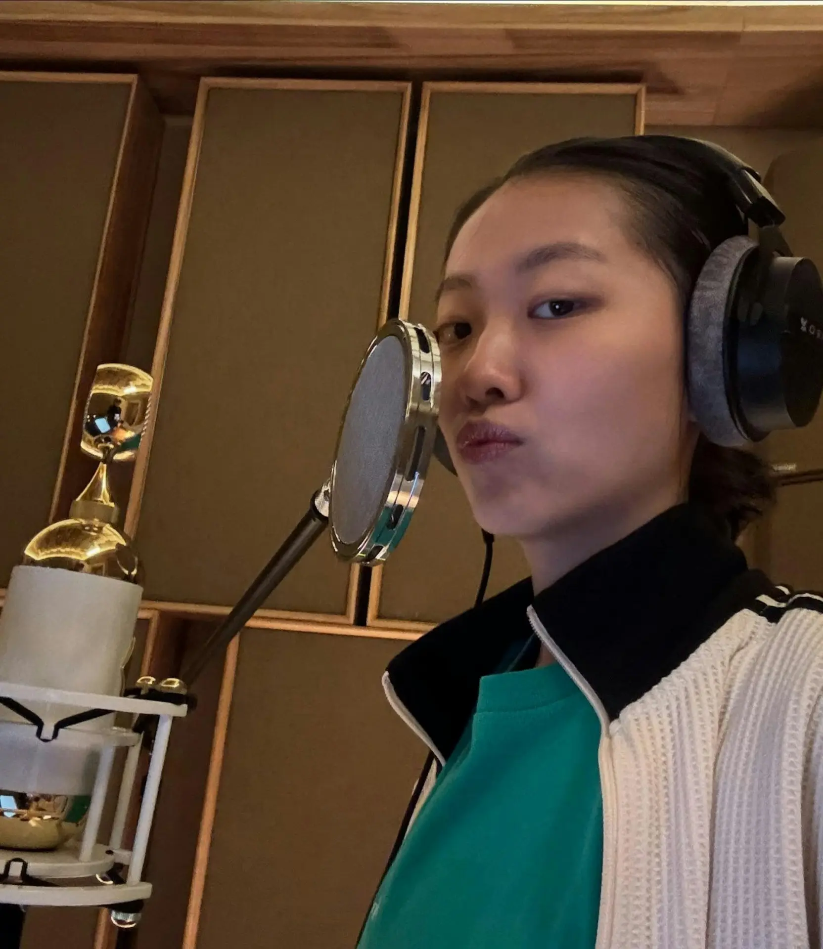 對於未來，陳康堤期待與同公司的謝曉盈（Kiri T）、歸綽嶢（Nancy Kwai）等年輕歌手合作，更希望通過更多作品證明實力。(_constancec_@IG)