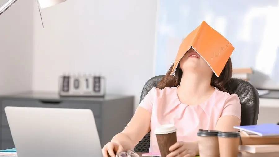 長期的心理壓力也可能導致荷爾蒙的變化，進而影響胰島素的分泌和作用。