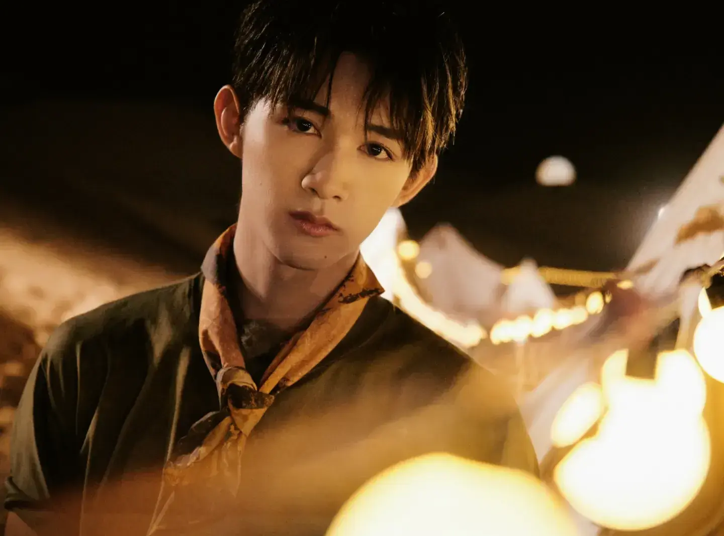 憑《隱秘角落》「朱朝陽」一角爆紅的 19 歲男星榮梓杉，被曾參與北京冬奧表演的女星李禹熹發文指控劈腿與施暴，事件迅速登上熱搜，引發演藝圈震動。。​(圖：荣梓杉@微博)