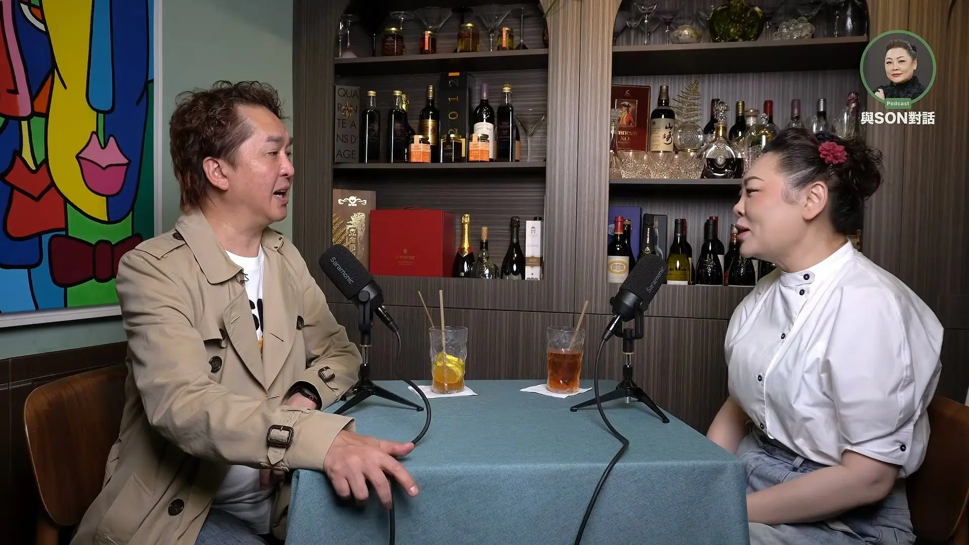 鄧兆尊曾在網台節目《與 Son 對話》中坦言，若單論外表，「大把女仔靚過佢哋、身材好過佢哋」，但他強調自己並非膚淺之人，深愛的是她們的「為人」。(圖：《與 Son 對話》)