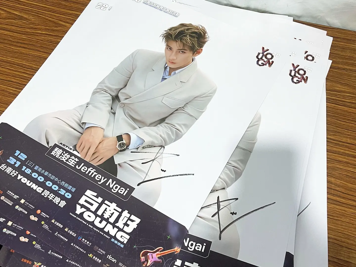 完騷後，魏浚笙興奮在社交平台分享心得：「Hello 2026！謝謝台南朋友的熱情，第一次唱海外跨年，謝謝25萬人的陪伴，希望大家喜歡《失約巴黎》空耳版的字幕，Good Bye 2025！」(圖：Jeffrey Ngai 魏浚笙 @FB)