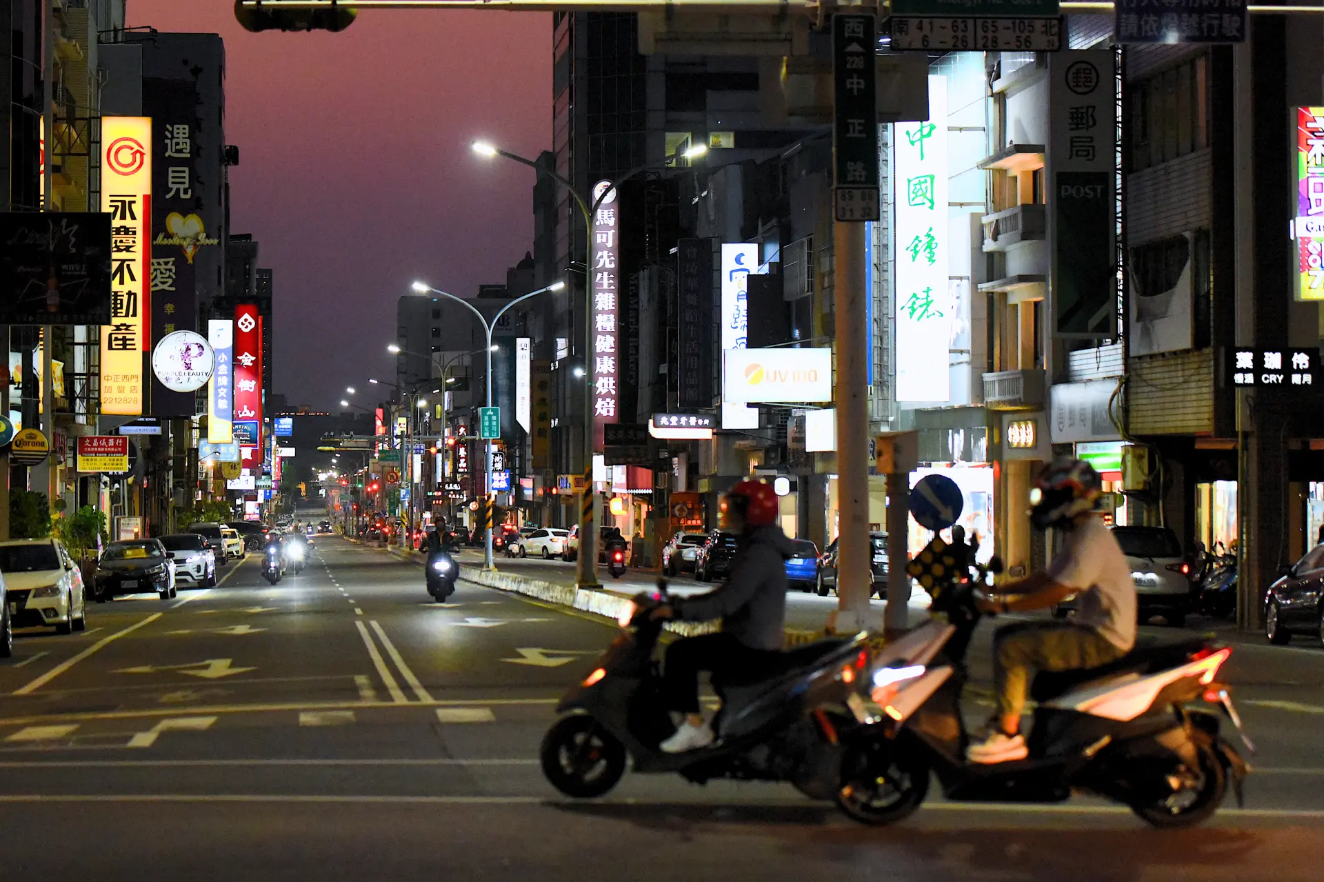 在「雙極格局」下，最危險的不是沒有立場，而是沒有「價值」。真正能夠保障台灣安全與發展的，不是成為某一方的附庸，而是成為雙方都無法忽視、無法取代的存在。(圖：新華社)