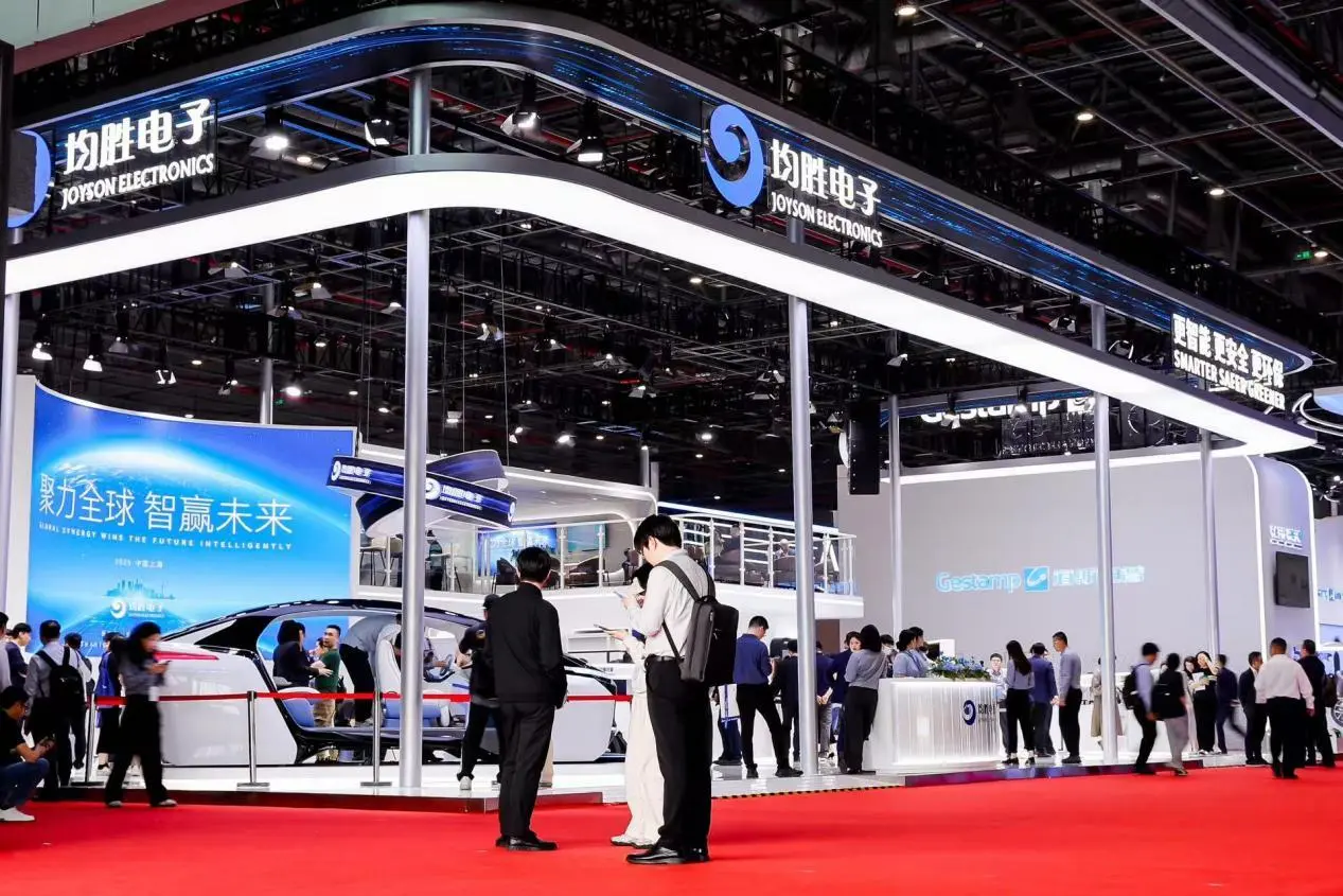 此次招股集資規模頗豐,最多可籌得 36.6 億元,扣除相關費用後,所得款項淨額用途清晰。其中 35% 將投入汽車智能解決方案及前沿技術的研發與商業化,另有 35% 用於改善生產製造能力、提升成本效益及優化供應鏈管理。(圖:網絡翻攝)