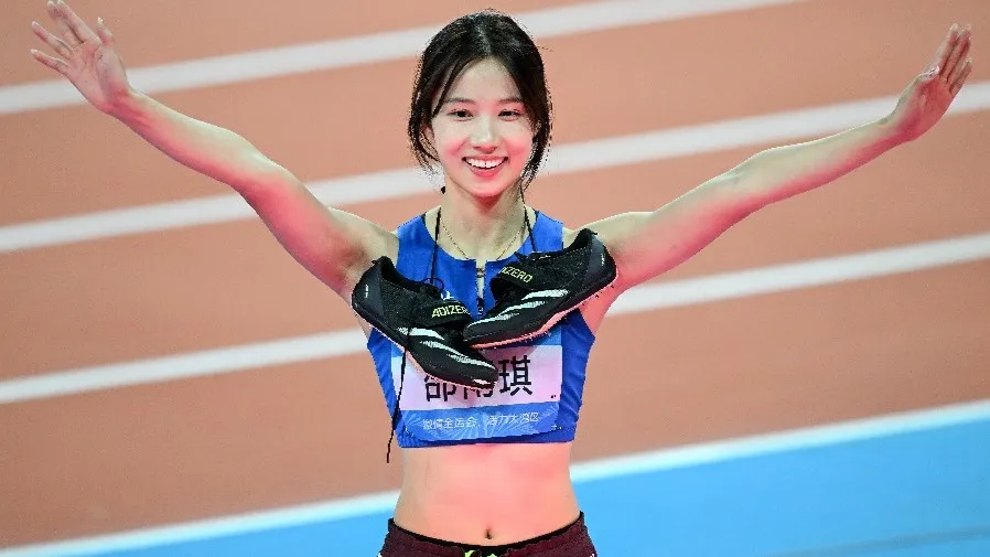全運會跳高女神邵雨琪奪金！清華大學研究生 1.9 米摘冠爆紅  學霸顏值實力兼備吸粉的封面圖片