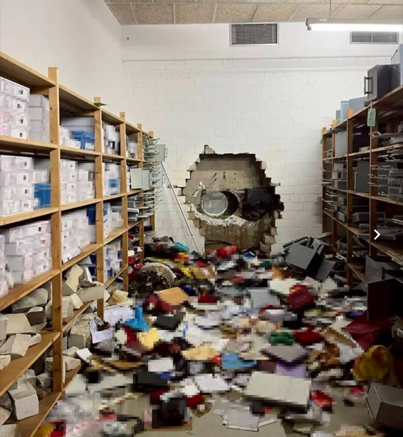 德國盜賊趁聖誕假鑽洞爆銀行金庫，保險箱被撬失財物達9000萬歐元。（圖/Gelsenkirchen Police）