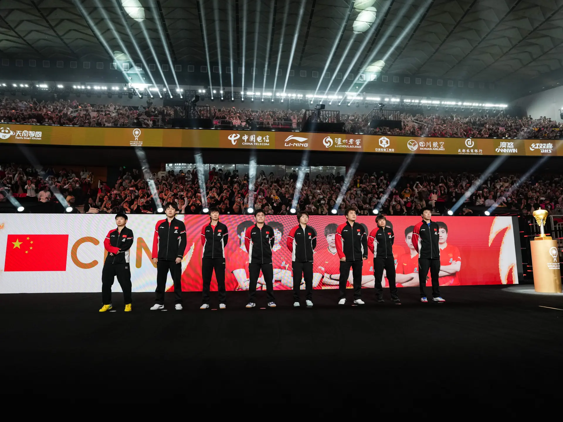 12月7日，中國隊在賽前出賽儀式。（新華社）