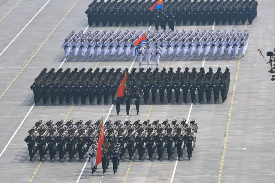 中國已向世界展示有力抗衡來自美國的軍事威脅。9月3日，紀念中國人民抗日戰爭暨世界反法西斯戰爭勝利80周年大會在北京隆重舉行。這是徒步方隊接受檢閱。新華社