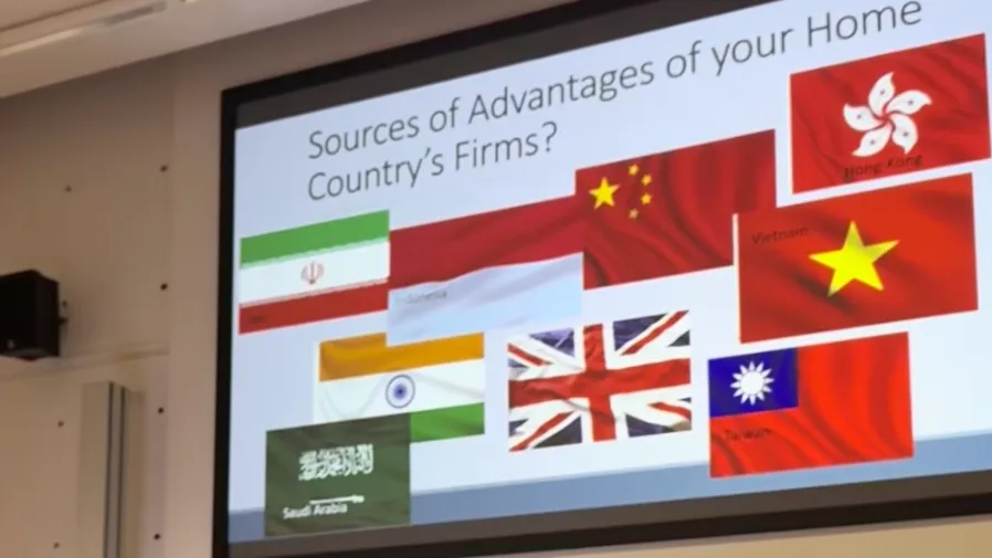 英國列斯大學課堂風波｜教授並列中港台旗幟 中國留學生投訴捍衛主權  課堂激烈對質的封面圖片