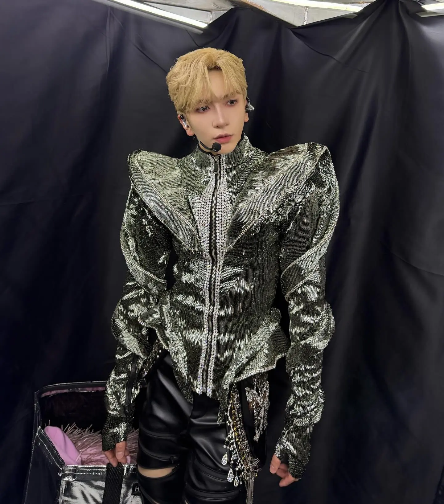 MIRROR成員「教主」盧瀚霆（Anson Lo）一連5場《ANSON LO 「KINGDOM」 LIVE 2025》演唱會，於12月6日晚假亞博正式拉開帷幕，頭場演出集視覺盛宴、公益愛心與感性告白於一身。(圖：Anson Lo@FB)