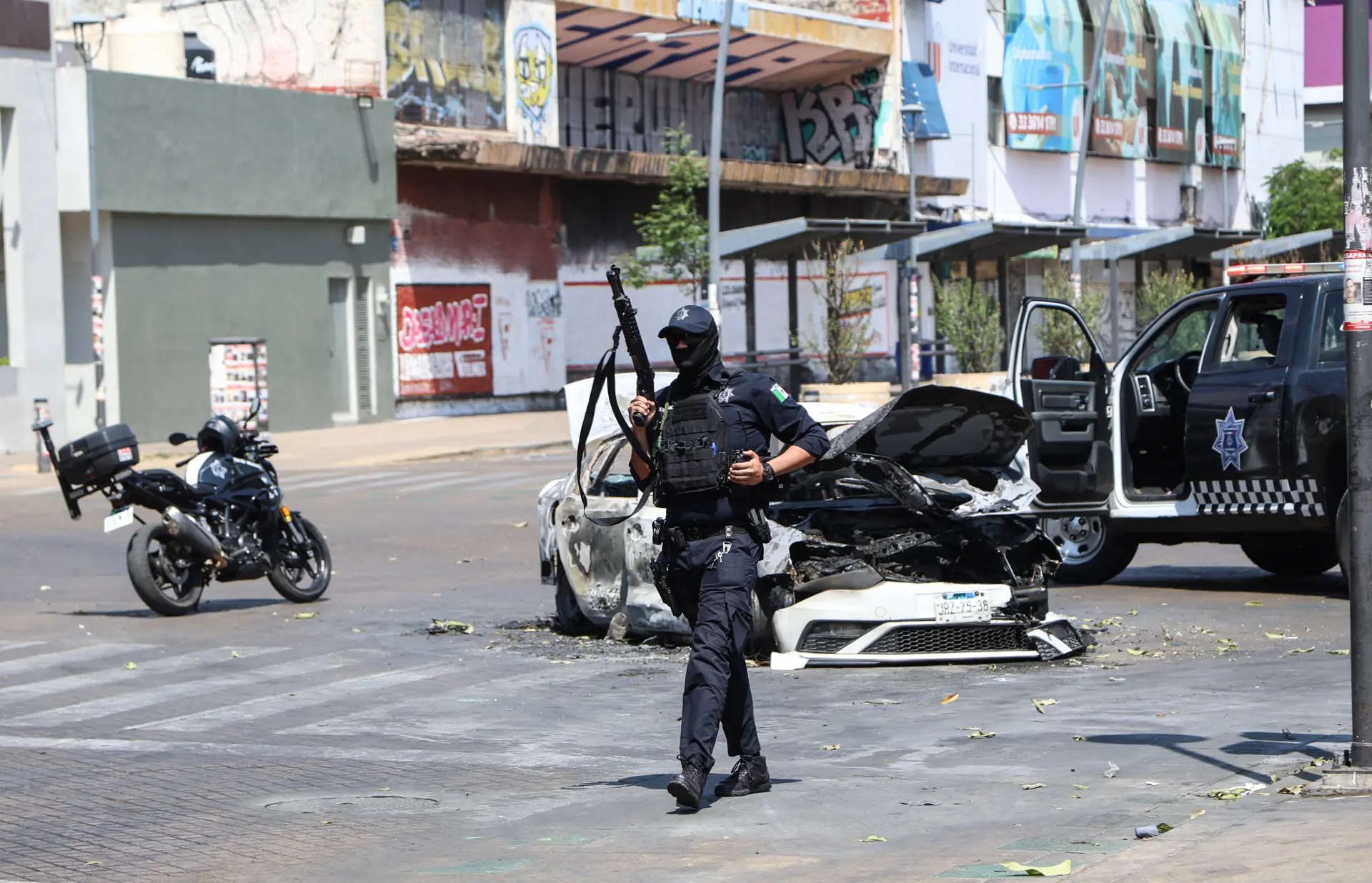 行動中，販毒集團有4人當場死亡、3人受傷，另有2人被捕，墨西哥軍方繳獲多輛裝甲車、火箭筒及其他武器，3名軍人在行動中受傷，目前正接受治療。(圖：新華社)