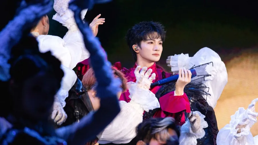 周深 2025 「深深的」香港跨年演唱會｜首位內地歌手登啟德主場館 票價 $399 起訂票攻略的封面圖片