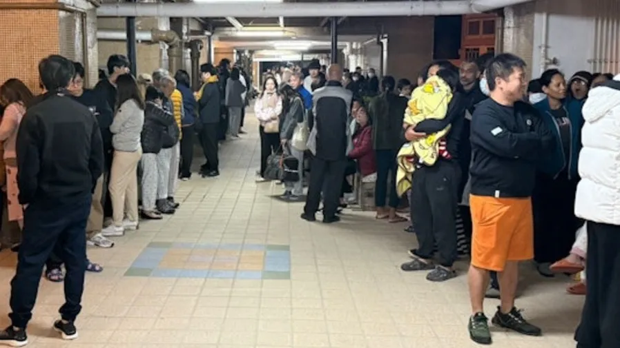 荃灣中心太原樓 33 樓單位香薰蠟燭險焚宅  200 人緊急疏散 63 歲婦送院的封面圖片