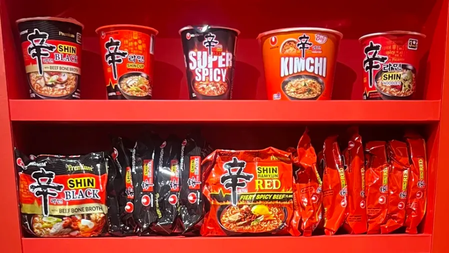 始祖國日本竟失守？韓國即食麵憑甚麼爆紅？！的封面圖片