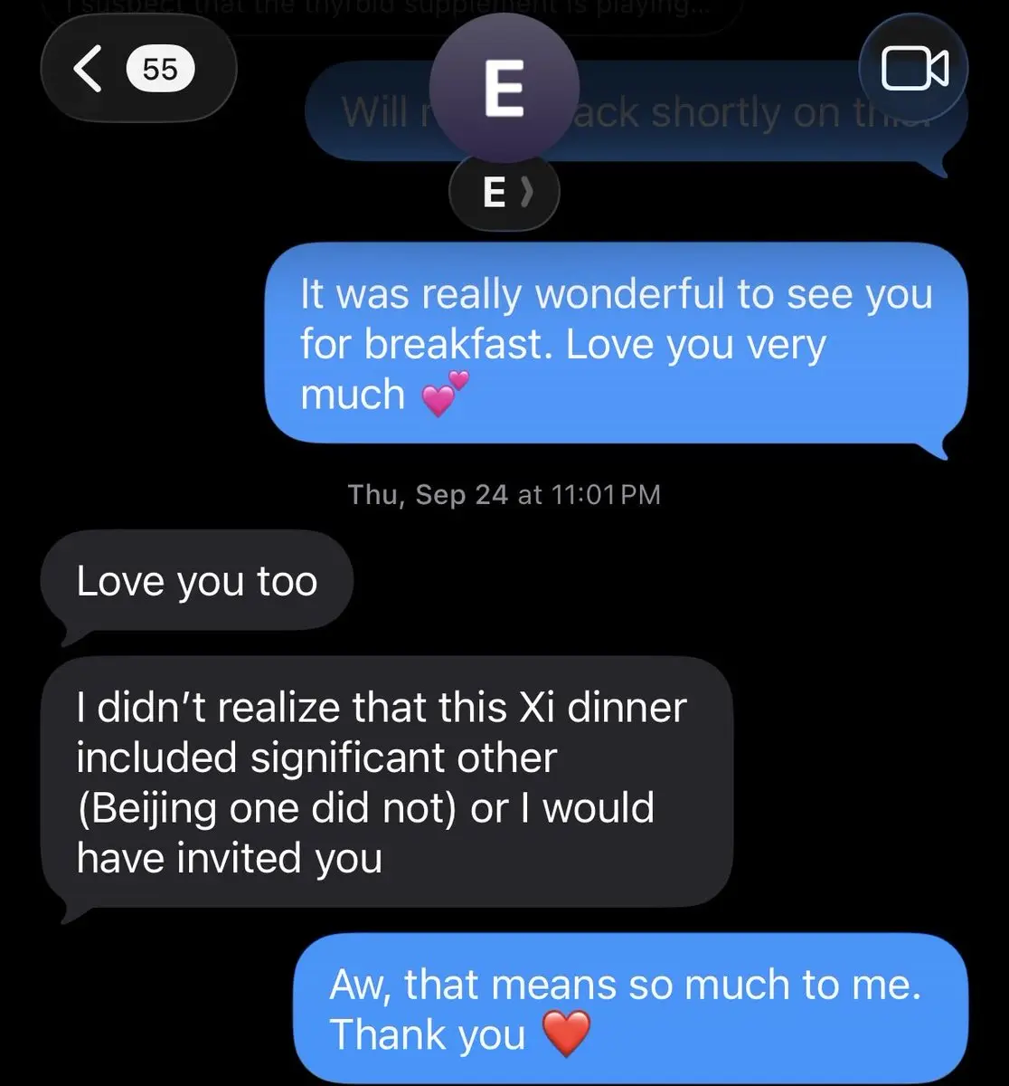特斯拉執行長馬斯克驚傳與育有四名子女的伴侶齊利斯分手，女方於社群平台X證實消息，坦言全程毫無預警，一週前兩人仍互訴愛意，目前馬斯克尚未回應此事。（來源：shivon@X）