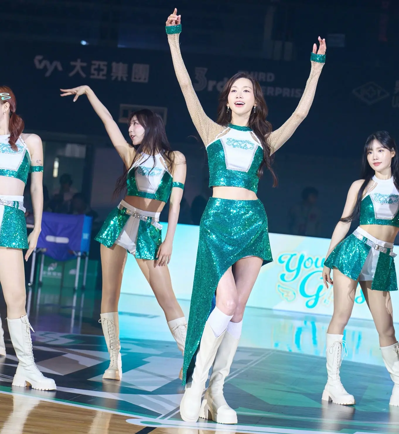 這次啦啦隊首秀也讓林志玲憶起青春往事，她感性分享，小學時期操場上打籃球的男生都是學校的風雲人物，「班上會有超過一半的女生喜歡同一個男生」。(圖：林志玲Chiling Lin@FB)