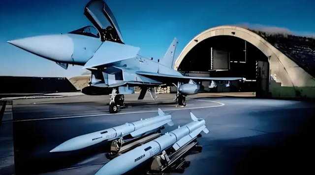 中國空軍第五代隱身戰鬥機殲-20 進行一項「霹靂-17」 超遠程空對空導彈的飛行訓練。 (矚望雲霄)