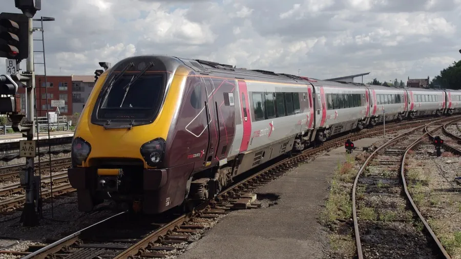 英國CrossCountry鐵路8月23日幾乎全線停運 控制中心斷電致長途列車大規模取消的封面圖片