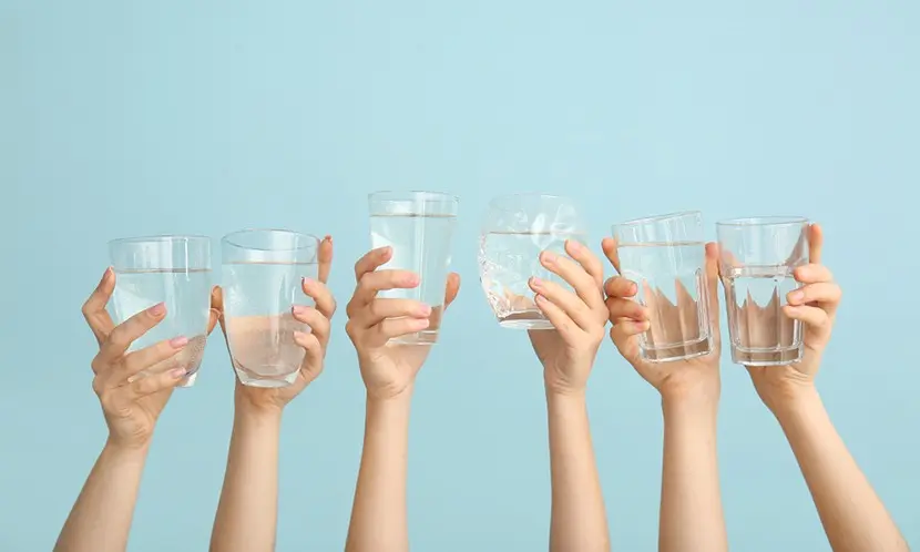 正確喝水也能幫助緩解輕微口干。（示意圖來源：網絡）