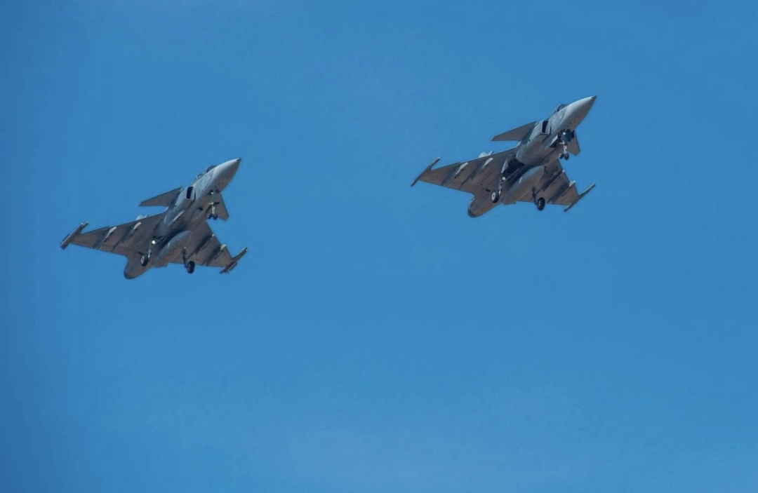 泰軍出動F-16戰鬥機與「鷹獅」戰鬥機。(泰媒)
